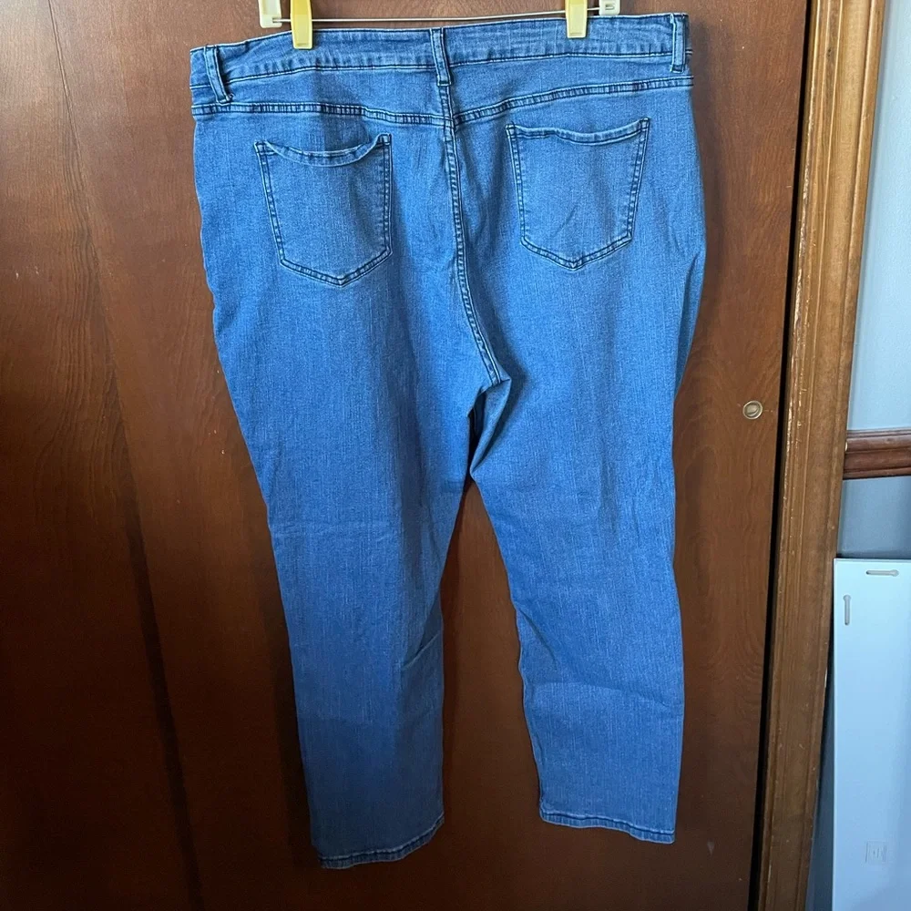 Basic Ripped Jeans - Picture 2 of 3